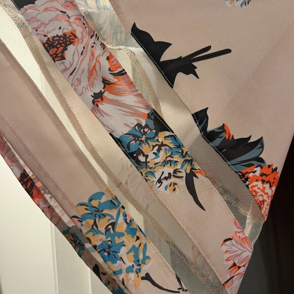 Beautiful Floral Print Top - Picture 4 of 5